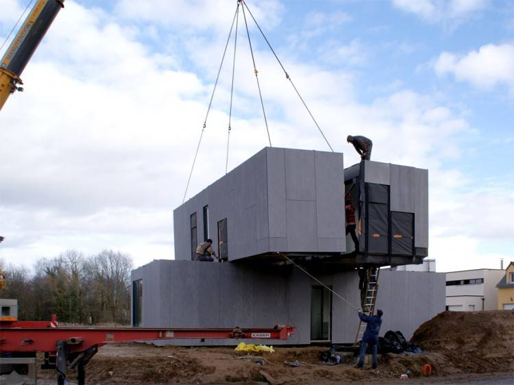 Eco-Friendly Crossbox House by CG Architectes Stacked