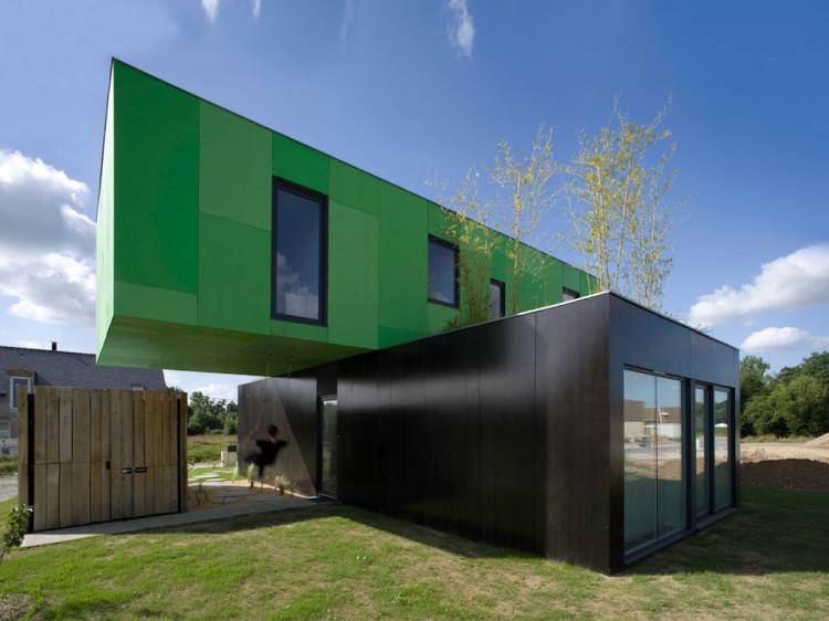 Eco-Friendly Crossbox House by CG Architectes