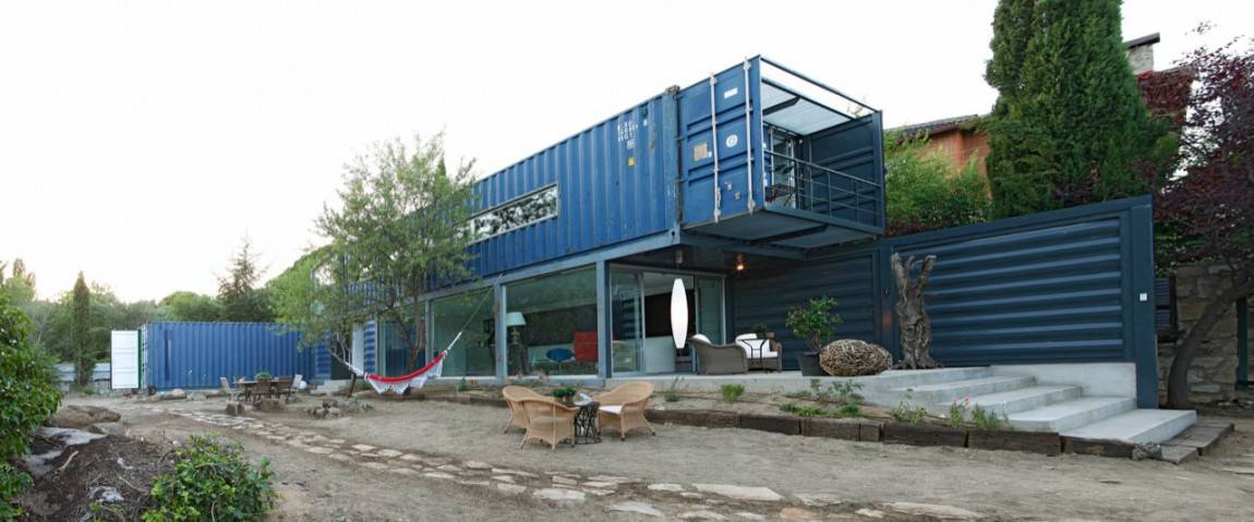 Shipping Container House in El Tiemblo