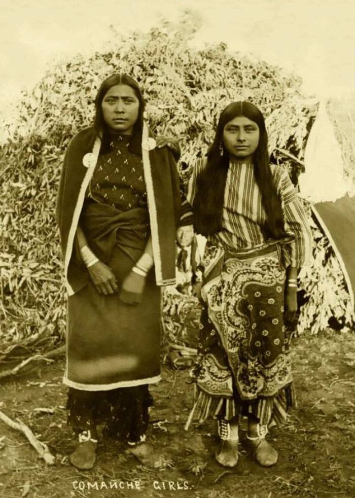 vintage-native-american-girls-portrait-photography-21-575a783e9c37a__700amérindiennes-amérindiennes