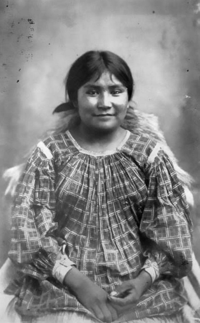 vintage-native-american-girls-portrait-photography-24-575a7b91e2edb__700amérindiennes-amérindiennes
