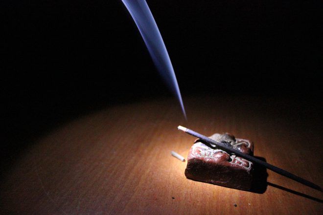 4 rituels pour vous débarrasser de l'énergie négative dans votre maison