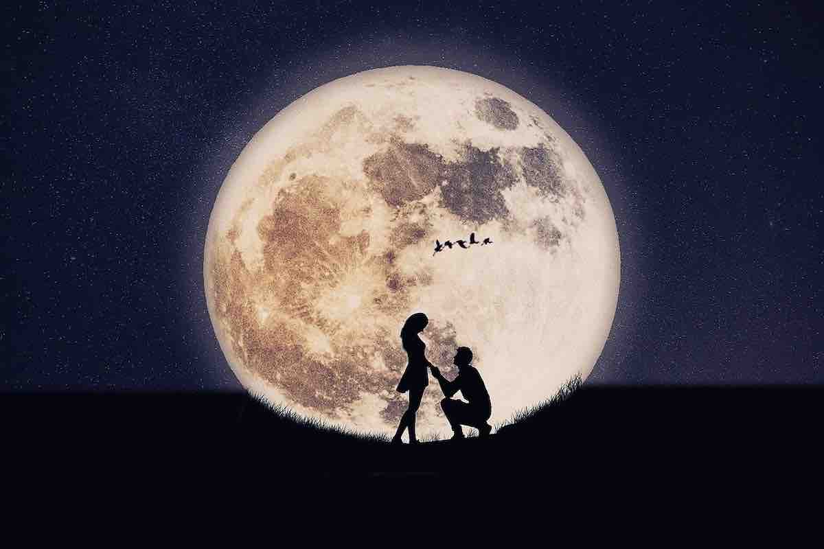 Pleine Lune 18 Mars 2022 Astrologie La pleine Lune du 18 mars sera la plus romantique pour ces 4 signes du  zodiaque