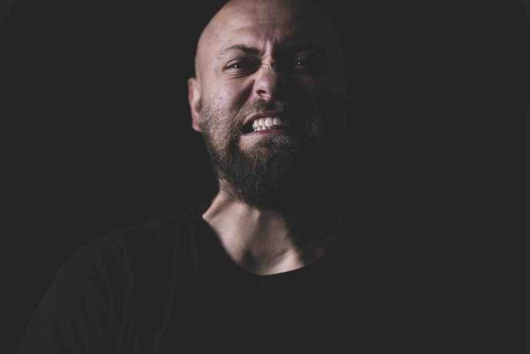 6 signes que vous êtes une personne incroyablement intense. Découvrez